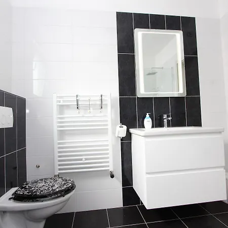 Apartment Modernes Nur 10 Minuten Zum Zentrum Von Mit Privatem Balkon