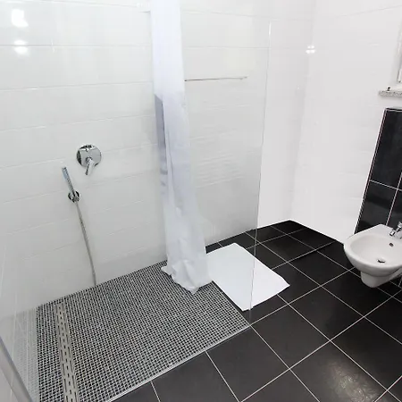 Apartment Modernes Nur 10 Minuten Zum Zentrum Von Mit Privatem Balkon Rovinj