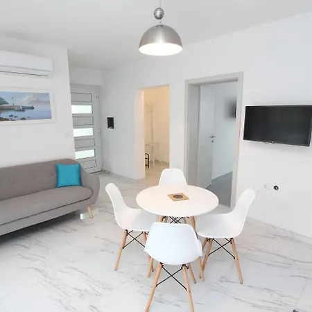 Modernes Nur 10 Minuten Zum Zentrum Von Mit Privatem Balkon Rovinj