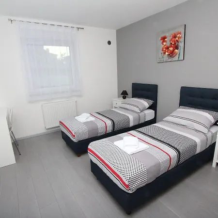 Modernes Nur 10 Minuten Zum Zentrum Von Mit Privatem Balkon Apartment