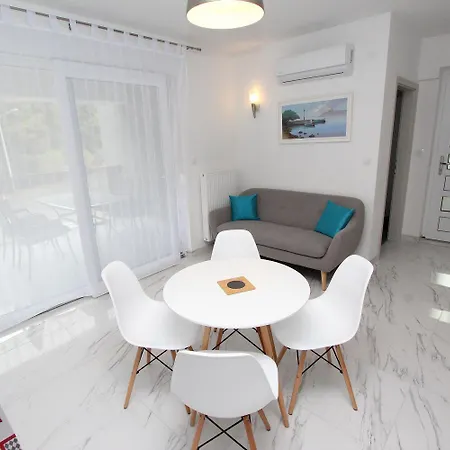 Modernes Nur 10 Minuten Zum Zentrum Von Mit Privatem Balkon Apartment
