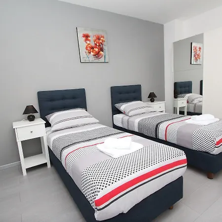 Modernes Nur 10 Minuten Zum Zentrum Von Mit Privatem Balkon