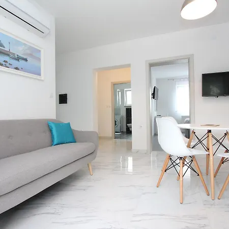 Modernes Nur 10 Minuten Zum Zentrum Von Mit Privatem Balkon 아파트 *