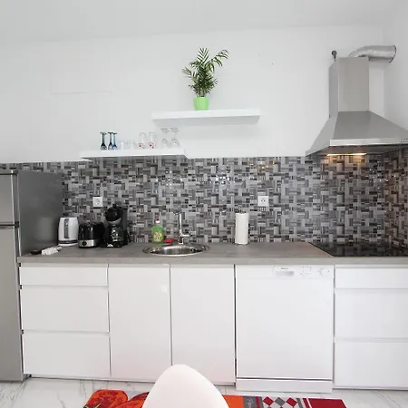Modernes Nur 10 Minuten Zum Zentrum Von Mit Privatem Balkon *