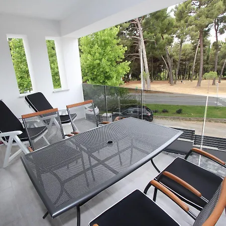 Modernes Nur 10 Minuten Zum Zentrum Von Mit Privatem Balkon * 로비니